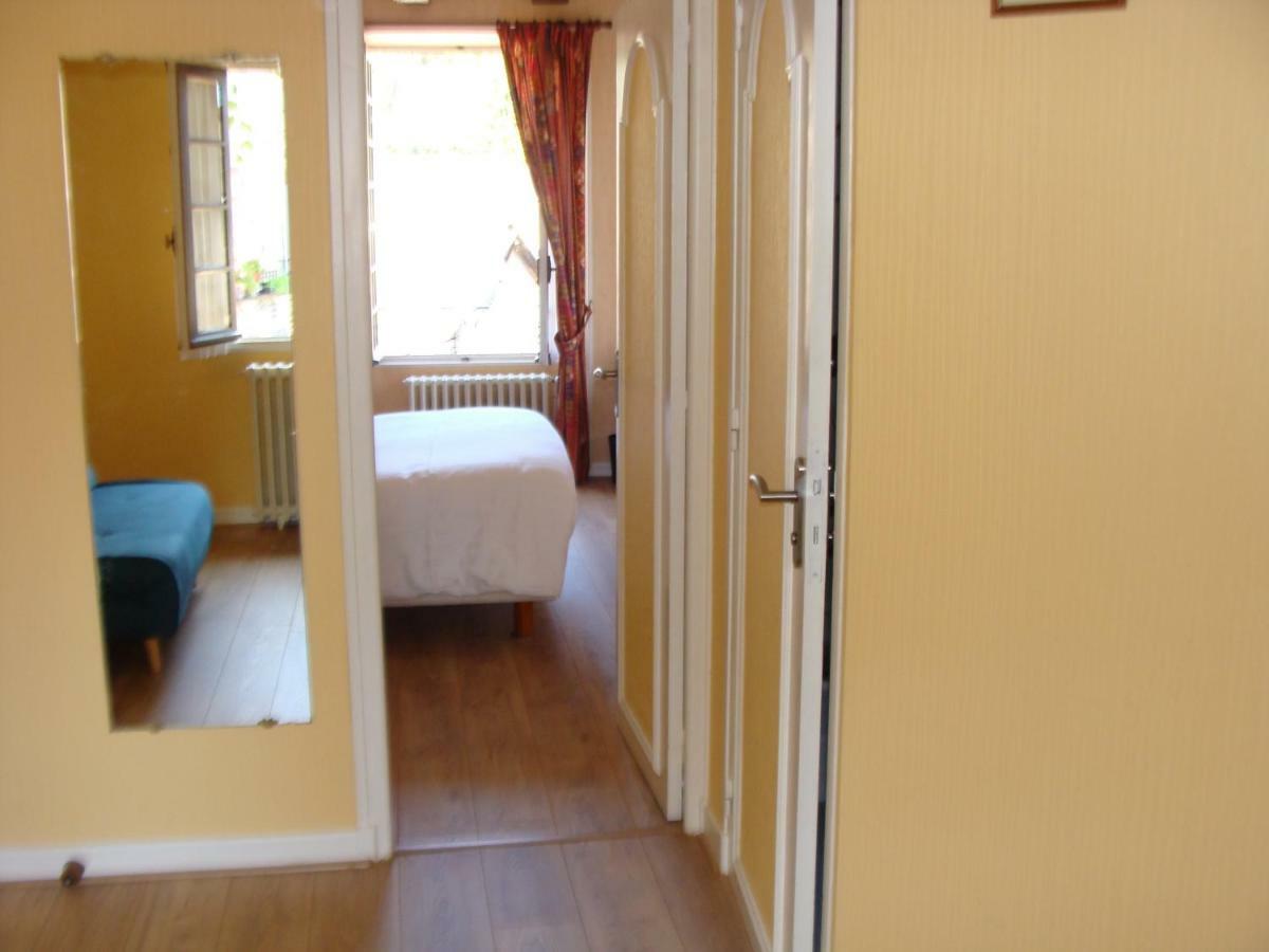 Готель Logis La Gamade Donzenac Екстер'єр фото