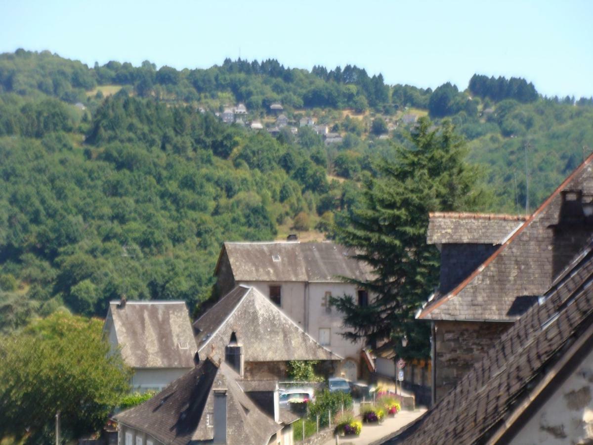 Готель Logis La Gamade Donzenac Екстер'єр фото