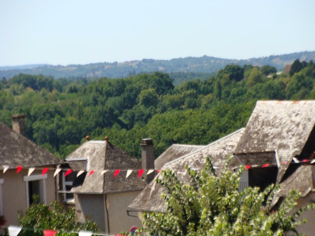 Готель Logis La Gamade Donzenac Екстер'єр фото